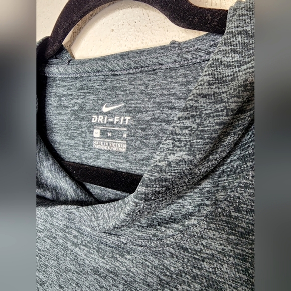 Nike Dri Fit Women's Lightweight Hoodie/Pullover, Medium - Picture 4 of 4